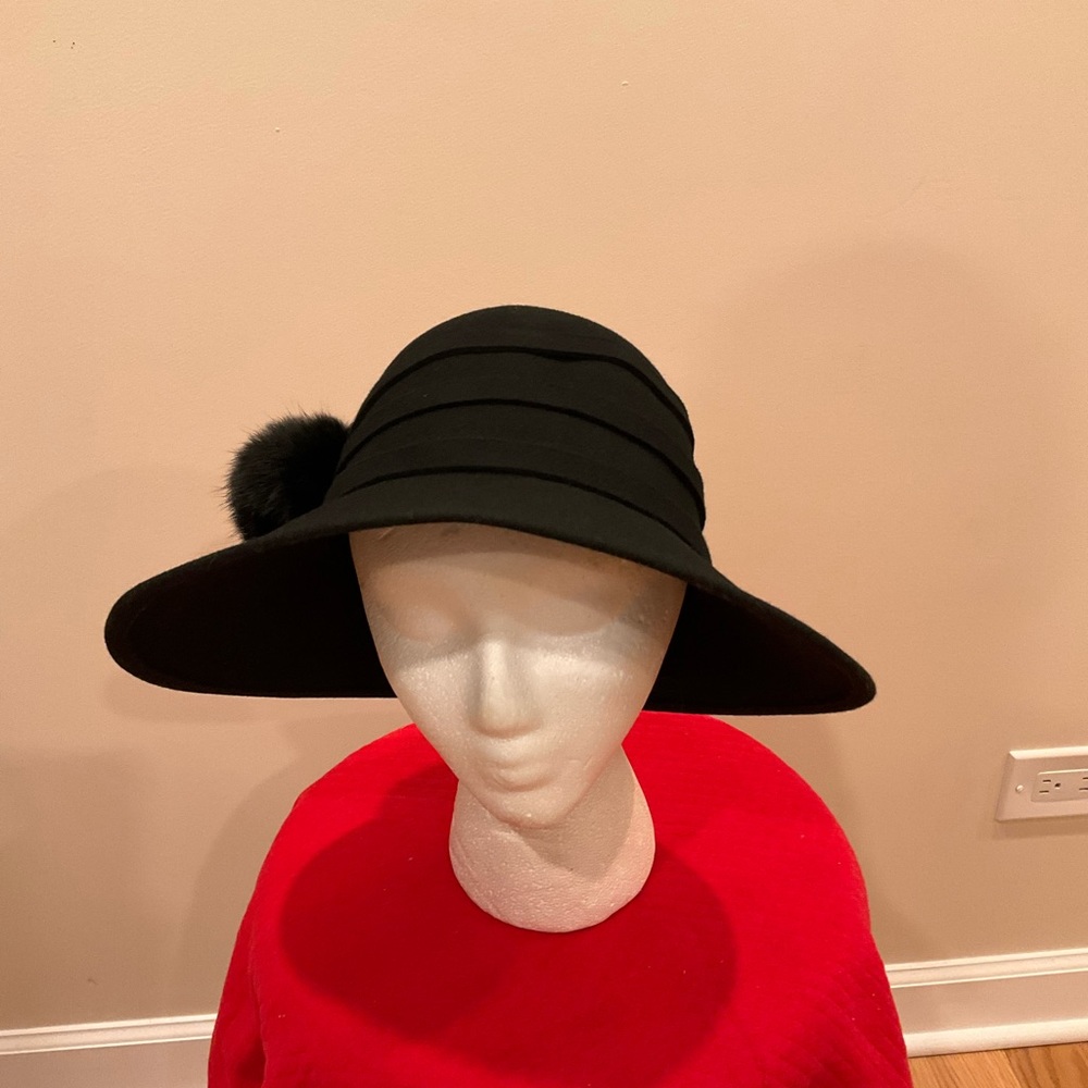 Wool black hat with softs black Pom Pom - Picture 2 of 6
